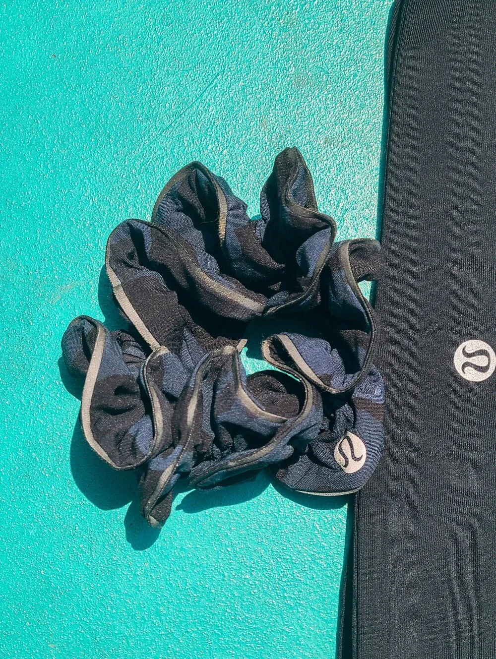 lululemon luxtreme training headband and uplifting scrunchie